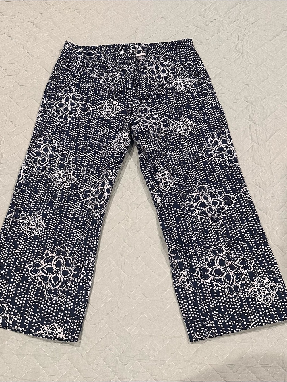 Classic Elements Navy and White Patterned Capris